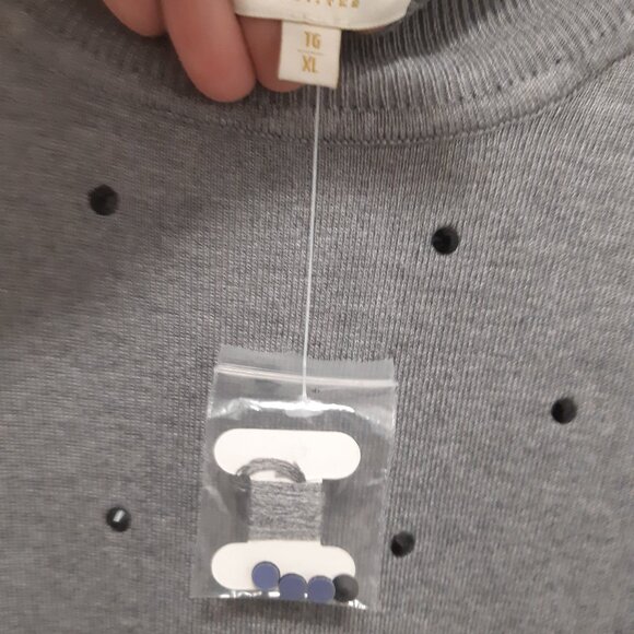 New Laura Petites Super Soft Gray Sweater with black beads Size M/L - Picture 5 of 12